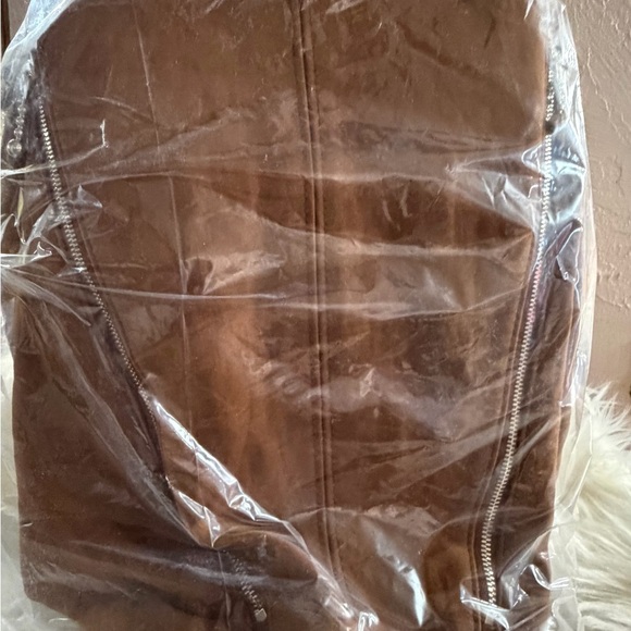 Tory Burch Spaghetti Strap Nylon Zip Large Bucket Bag - Picture 7 of 7